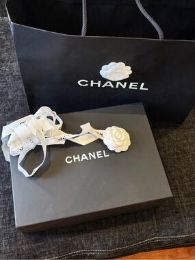 CHANEL White Camellia Gift Bow